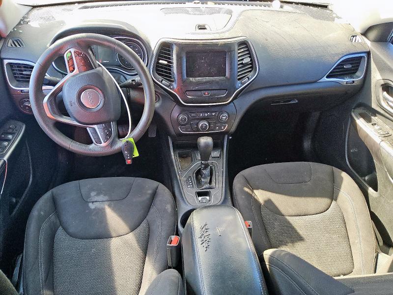 1C4PJLCB1KD240793 - 2019 JEEP CHEROKEE LATITUDE SILVER photo 8