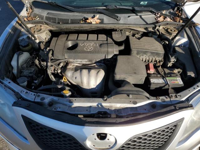 4T1BF3EKXAU041941 - 2010 TOYOTA CAMRY BASE فضي صورة 11