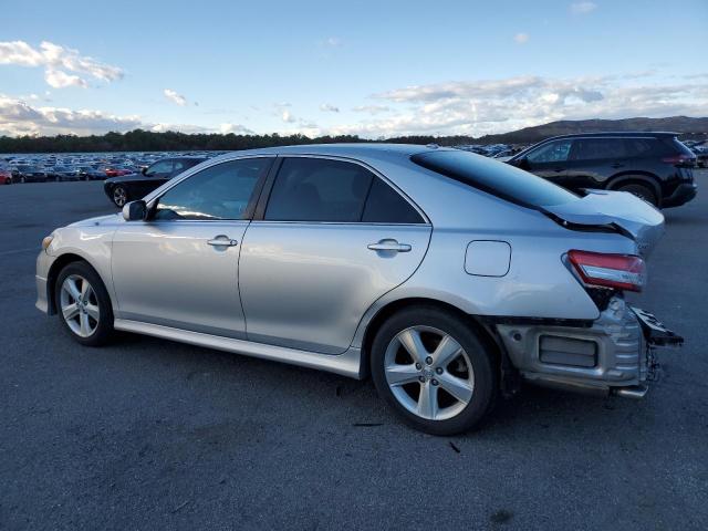 4T1BF3EKXAU041941 - 2010 TOYOTA CAMRY BASE فضي صورة 2