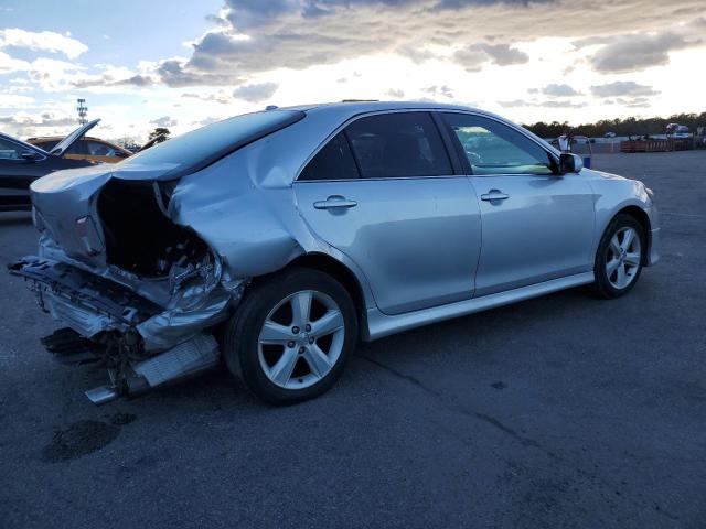 4T1BF3EKXAU041941 - 2010 TOYOTA CAMRY BASE فضي صورة 3