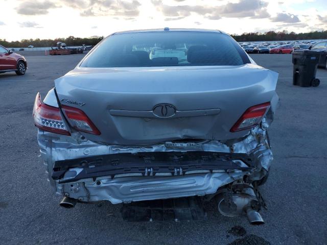 4T1BF3EKXAU041941 - 2010 TOYOTA CAMRY BASE فضي صورة 6