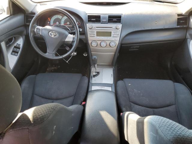 4T1BF3EKXAU041941 - 2010 TOYOTA CAMRY BASE فضي صورة 8