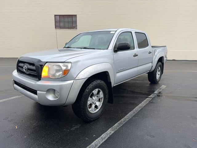 3TMLU4EN4BM056696 - 2011 TOYOTA TACOMA DOUBLE CAB SILVER photo 2