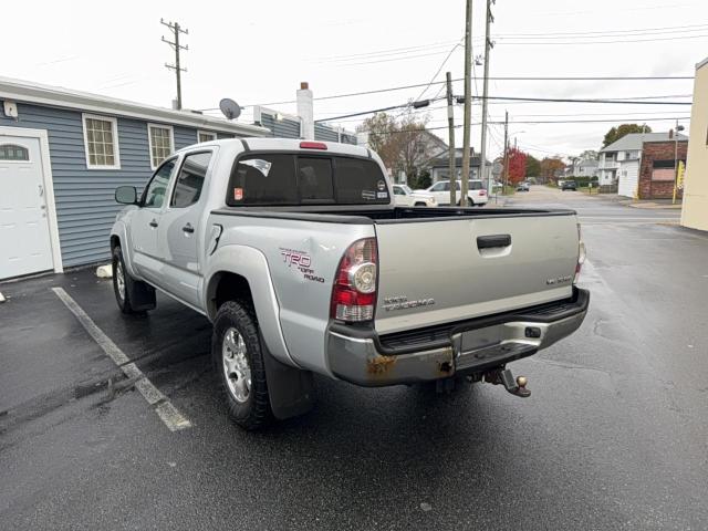 3TMLU4EN4BM056696 - 2011 TOYOTA TACOMA DOUBLE CAB SILVER photo 3