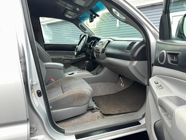 3TMLU4EN4BM056696 - 2011 TOYOTA TACOMA DOUBLE CAB SILVER photo 5
