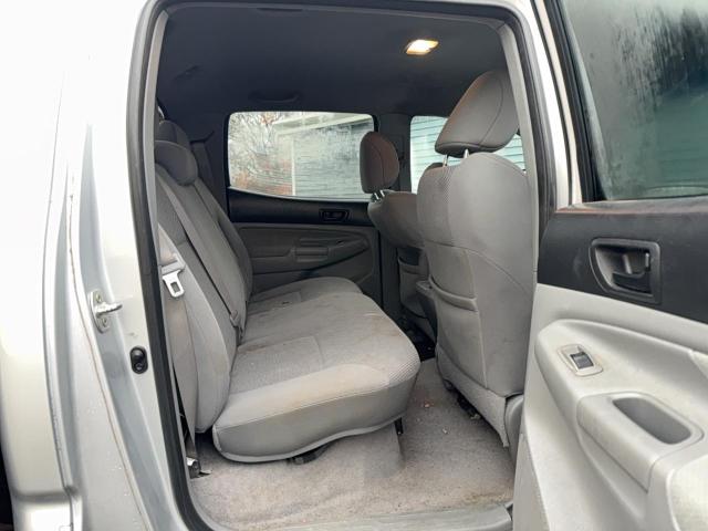 3TMLU4EN4BM056696 - 2011 TOYOTA TACOMA DOUBLE CAB SILVER photo 6