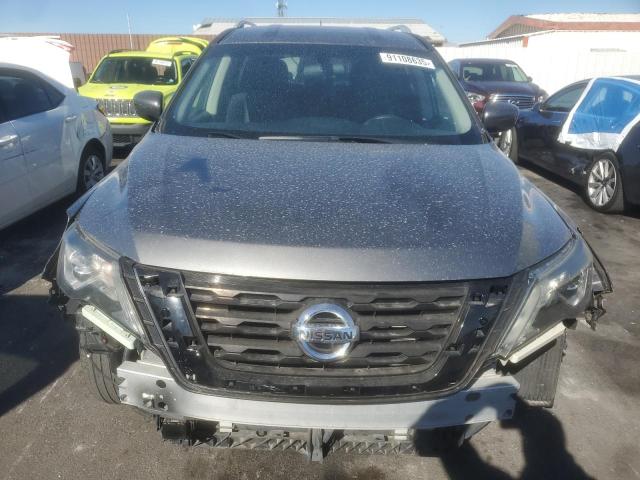 5N1DR2MM9JC627047 - 2018 NISSAN PATHFINDER S ნაცრისფერი ფოტო 5
