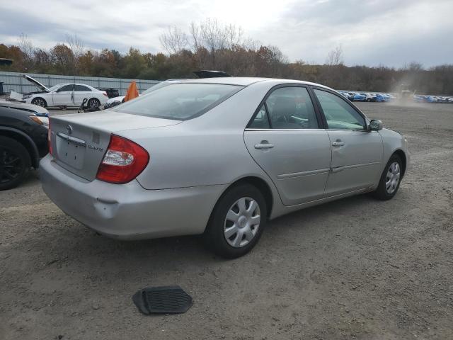 4T1BE32K23U146032 - 2003 TOYOTA CAMRY LE ვერცხლისფერი ფოტო 3