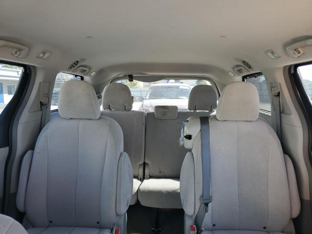 5TDKK3DC6CS243404 - 2012 TOYOTA SIENNA LE ვერცხლისფერი ფოტო 10