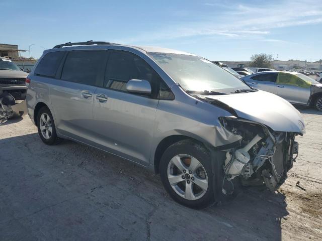 5TDKK3DC6CS243404 - 2012 TOYOTA SIENNA LE ვერცხლისფერი ფოტო 4