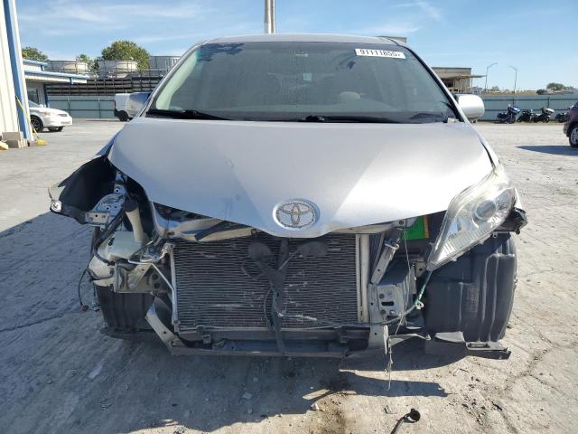 5TDKK3DC6CS243404 - 2012 TOYOTA SIENNA LE ვერცხლისფერი ფოტო 5