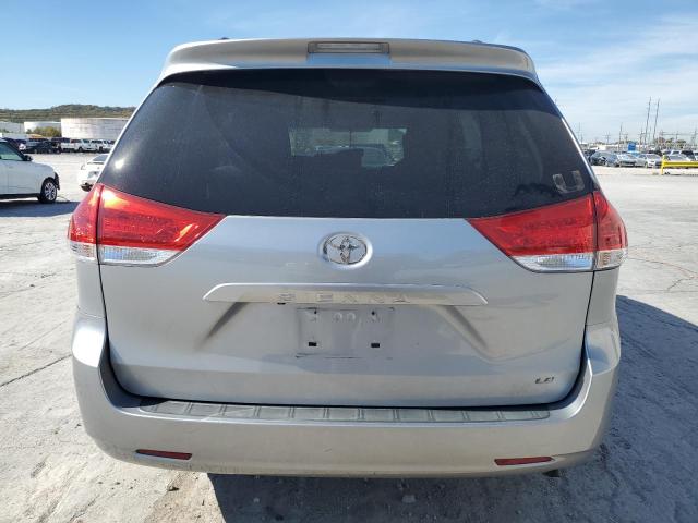 5TDKK3DC6CS243404 - 2012 TOYOTA SIENNA LE ვერცხლისფერი ფოტო 6