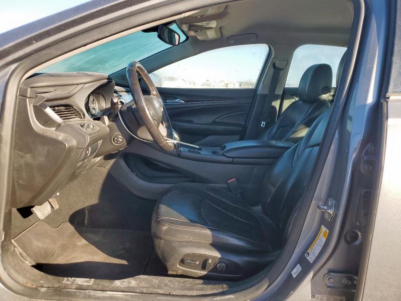 1G4ZP5SZ6JU123531 - 2018 BUICK LACROSSE ESSENCE Gris photo 7