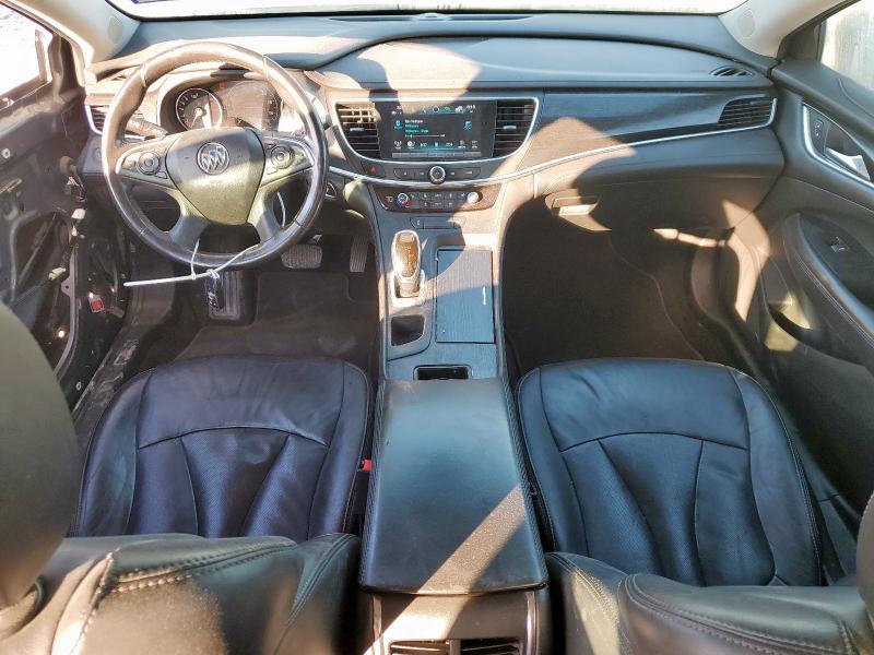 1G4ZP5SZ6JU123531 - 2018 BUICK LACROSSE ESSENCE Gris photo 8