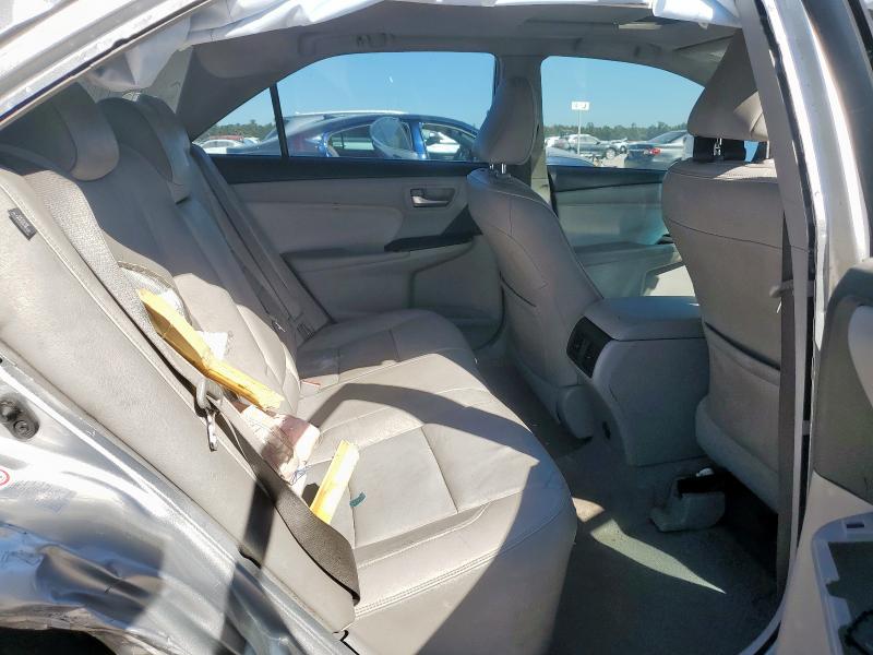 4T1BF1FK3HU643089 - 2017 TOYOTA CAMRY LE فضي صورة 10