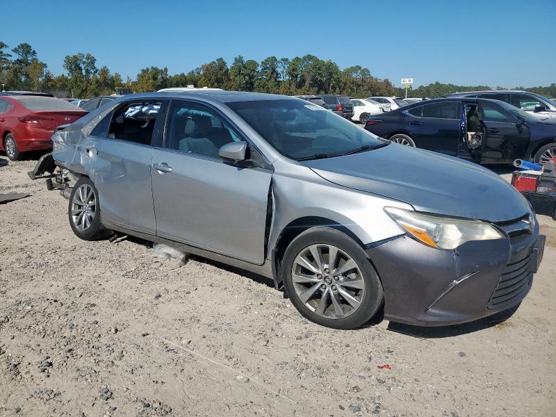 4T1BF1FK3HU643089 - 2017 TOYOTA CAMRY LE فضي صورة 4
