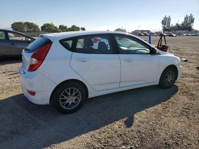 KMHCT5AE5HU300581 - 2017 HYUNDAI ACCENT SE WHITE photo 3