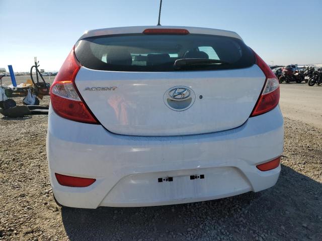 KMHCT5AE5HU300581 - 2017 HYUNDAI ACCENT SE WHITE photo 6