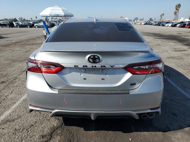 4T1G11AK8NU050545 - 2022 TOYOTA CAMRY SE SILVER photo 6