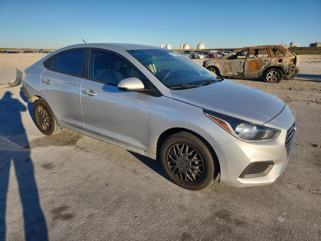 3KPC24A30KE084628 - 2019 HYUNDAI ACCENT SE Silber Foto 4