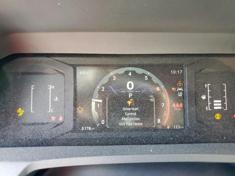 3TYKD5HNXST018259 - 2025 TOYOTA TACOMA DOUBLE CAB SILVER photo 9