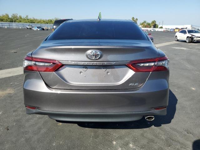 4T1F11AKXMU475906 - 2021 TOYOTA CAMRY XLE Gris photo 6