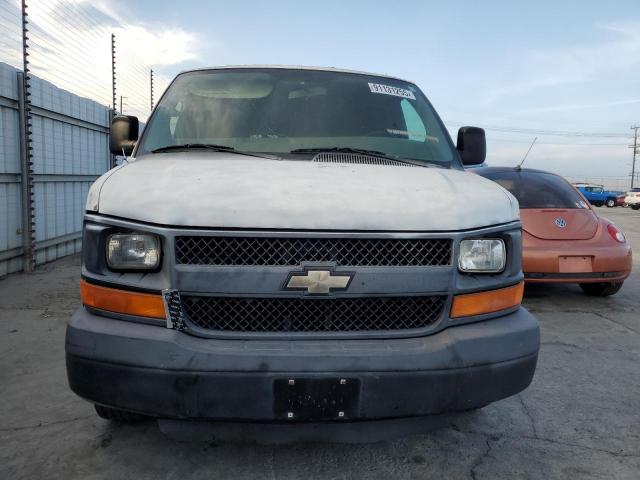 1GCWGFBA1B1154390 - 2011 CHEVROLET EXPRESS G2 WHITE photo 5