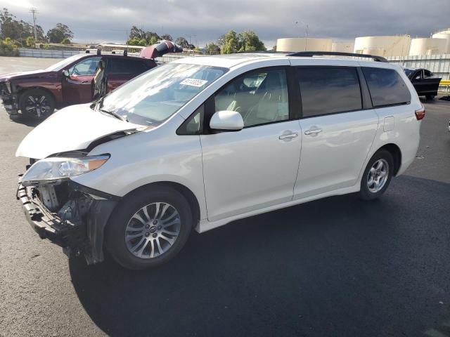 2018 TOYOTA SIENNA XLE, 