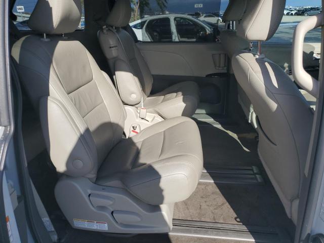 5TDYZ3DC4JS955395 - 2018 TOYOTA SIENNA XLE أبيض صورة 11