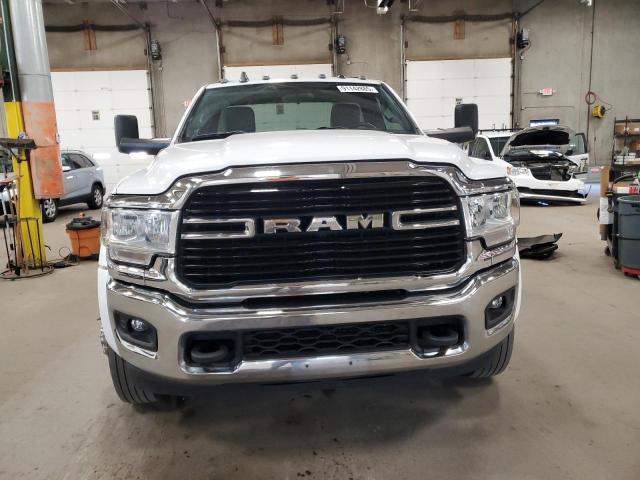 3C7WRNDL3MG585842 - 2021 RAM 5500 WHITE photo 5