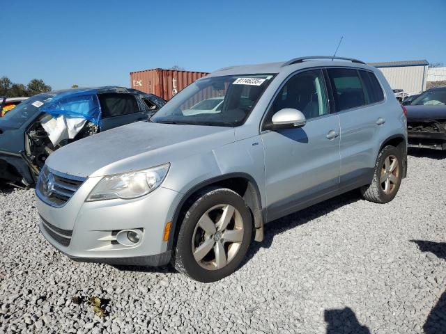 2010 VOLKSWAGEN TIGUAN S, 