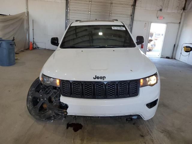 1C4RJFAG1JC482285 - 2018 JEEP GRAND CHER LAREDO WHITE photo 5