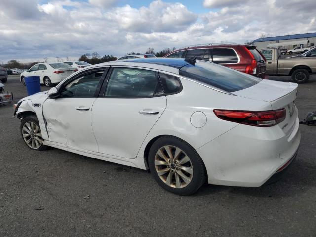 5XXGT4L35JG244939 - 2018 KIA OPTIMA LX WHITE photo 2