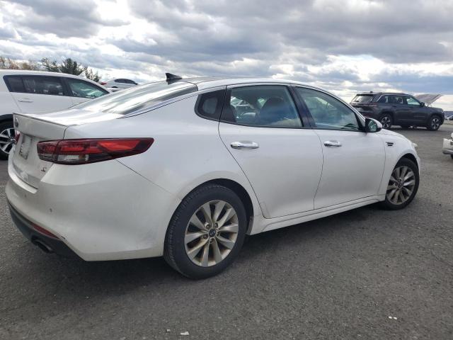 5XXGT4L35JG244939 - 2018 KIA OPTIMA LX WHITE photo 3