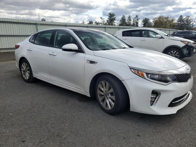 5XXGT4L35JG244939 - 2018 KIA OPTIMA LX WHITE photo 4
