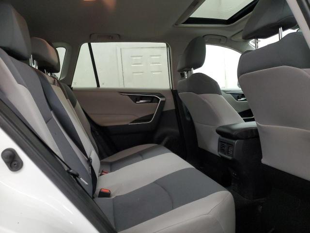 2T3P1RFV7KC034410 - 2019 TOYOTA RAV4 XLE WHITE photo 11