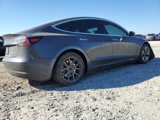 5YJ3E1EB8KF361415 - 2019 TESLA MODEL 3 GRAY photo 3