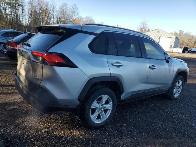 2T3R1RFVXMC240008 - 2021 TOYOTA RAV4 XLE SILVER photo 3