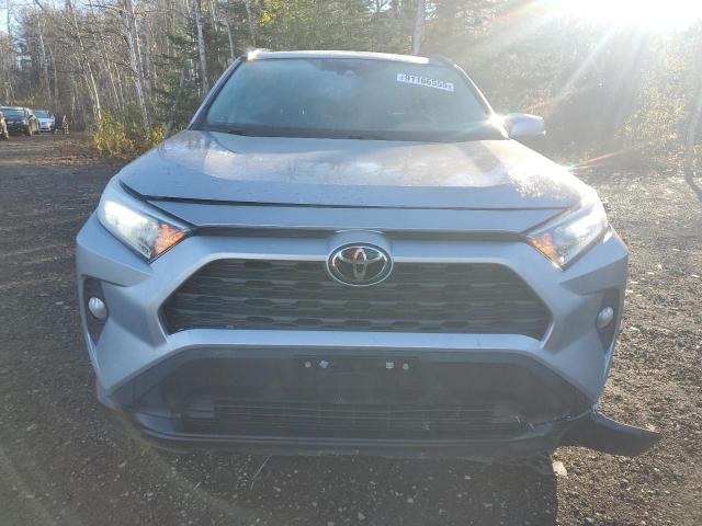 2T3R1RFVXMC240008 - 2021 TOYOTA RAV4 XLE SILVER photo 5