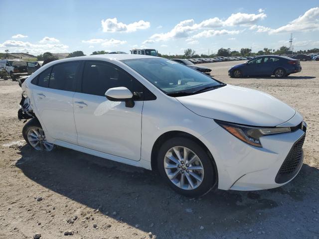 JTDVPMAE2N3021473 - 2022 TOYOTA COROLLA LE თეთრი ფოტო 4