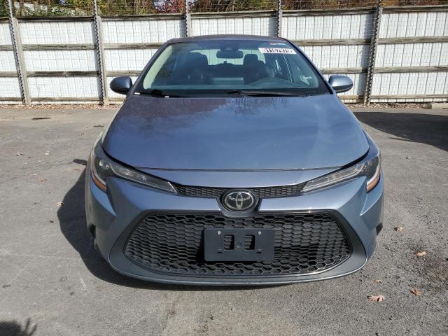5YFEPMAE6MP247599 - 2021 TOYOTA COROLLA LE GRAY photo 5
