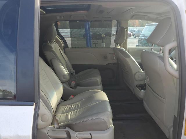 5TDDK3DC7DS050785 - 2013 TOYOTA SIENNA XLE WHITE photo 11