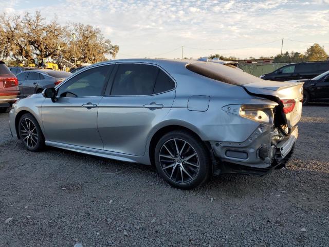4T1T11AK6NU635672 - 2022 TOYOTA CAMRY SE Gümüş foto 2