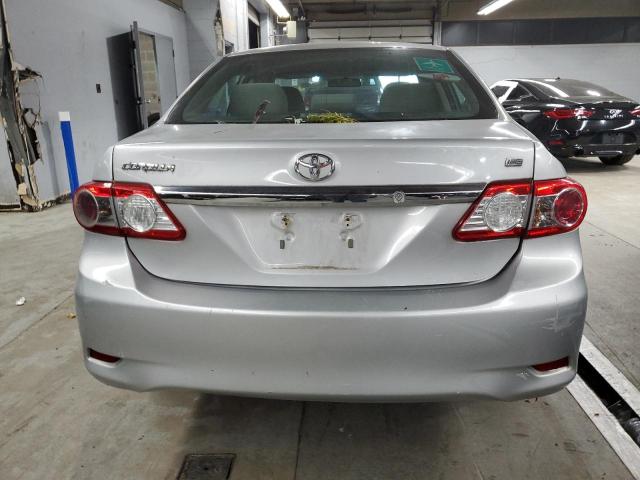 2T1BU4EE2DC959694 - 2013 TOYOTA COROLLA BASE ვერცხლისფერი ფოტო 6