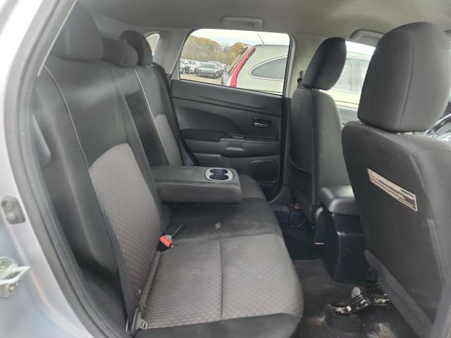 JA4AP3AU4HZ066796 - 2017 MITSUBISHI OUTLANDER ES SILVER photo 11