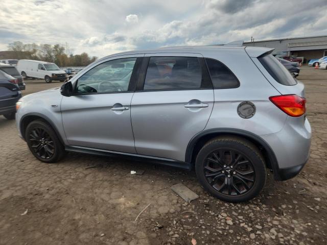 JA4AP3AU4HZ066796 - 2017 MITSUBISHI OUTLANDER ES SILVER photo 2