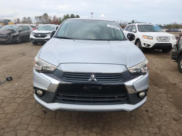 JA4AP3AU4HZ066796 - 2017 MITSUBISHI OUTLANDER ES SILVER photo 5