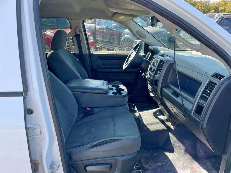 3C6RR7KT7KG564232 - 2019 RAM 1500 CLASS TRADESMAN Biały zdjęcie 5