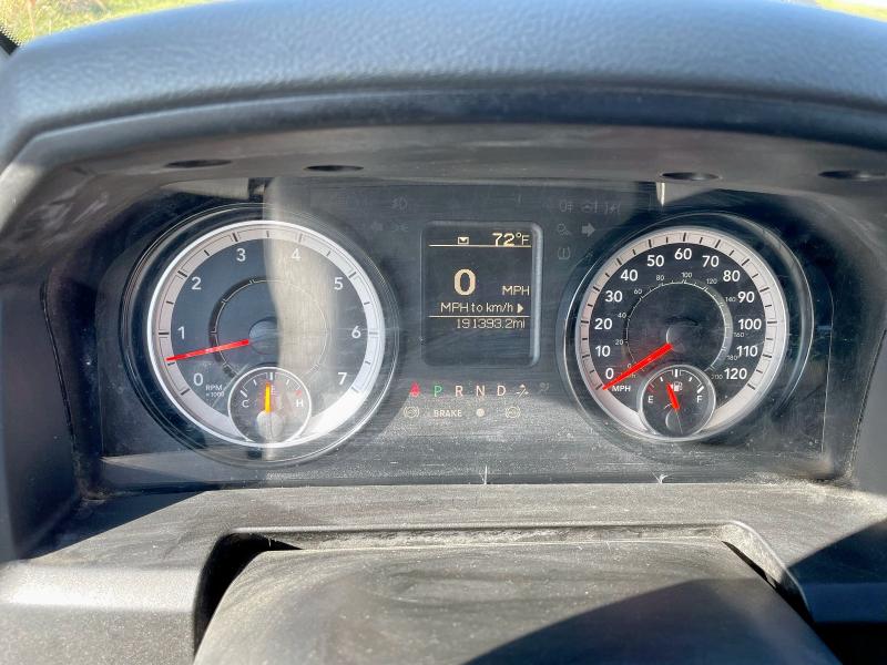 3C6RR7KT7KG564232 - 2019 RAM 1500 CLASS TRADESMAN Biały zdjęcie 8