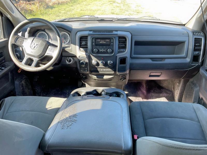 3C6RR7KT7KG564232 - 2019 RAM 1500 CLASS TRADESMAN Biały zdjęcie 9